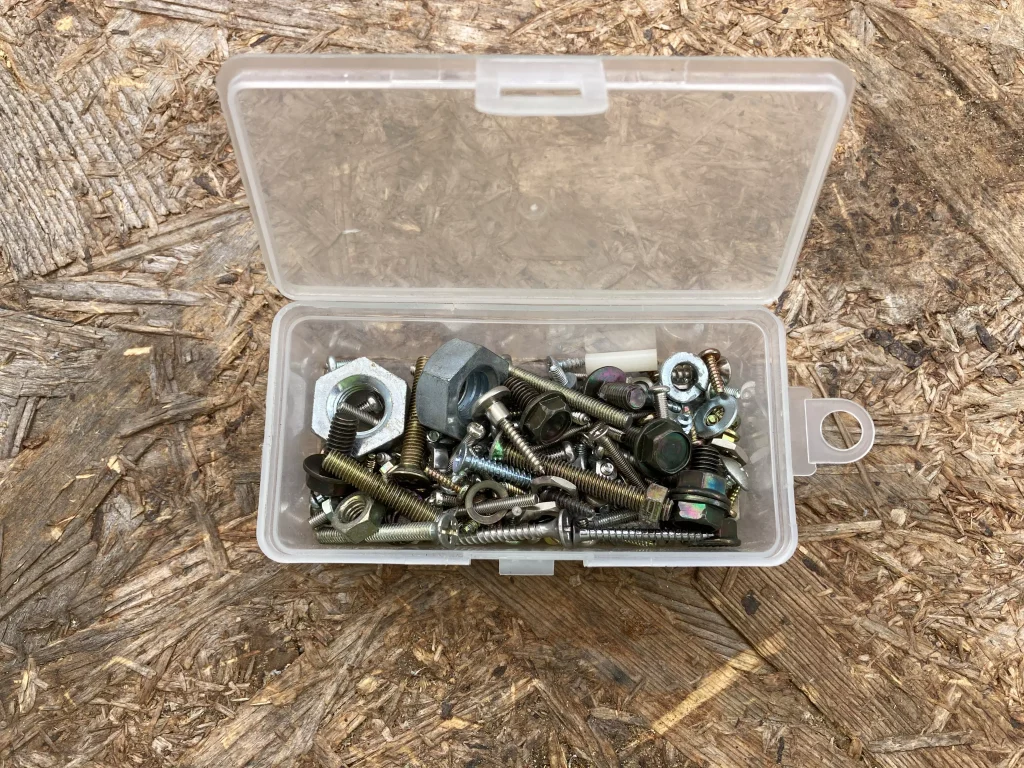 100均メガネのネジ