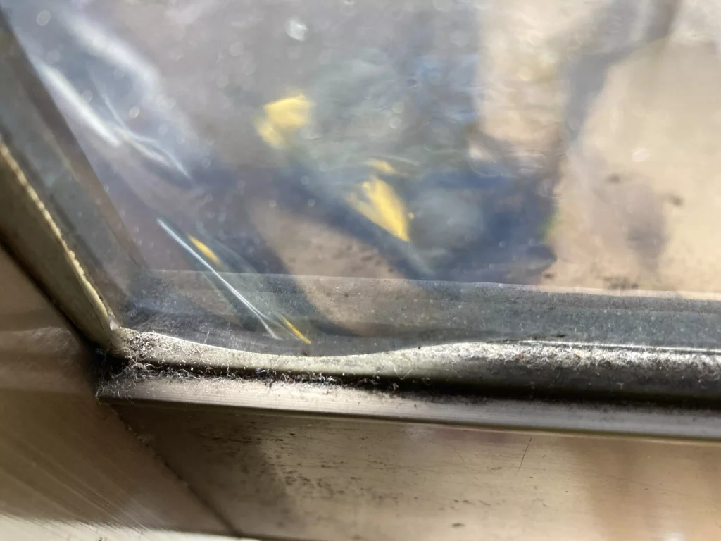 結露防止シートが浮いてしまった様子